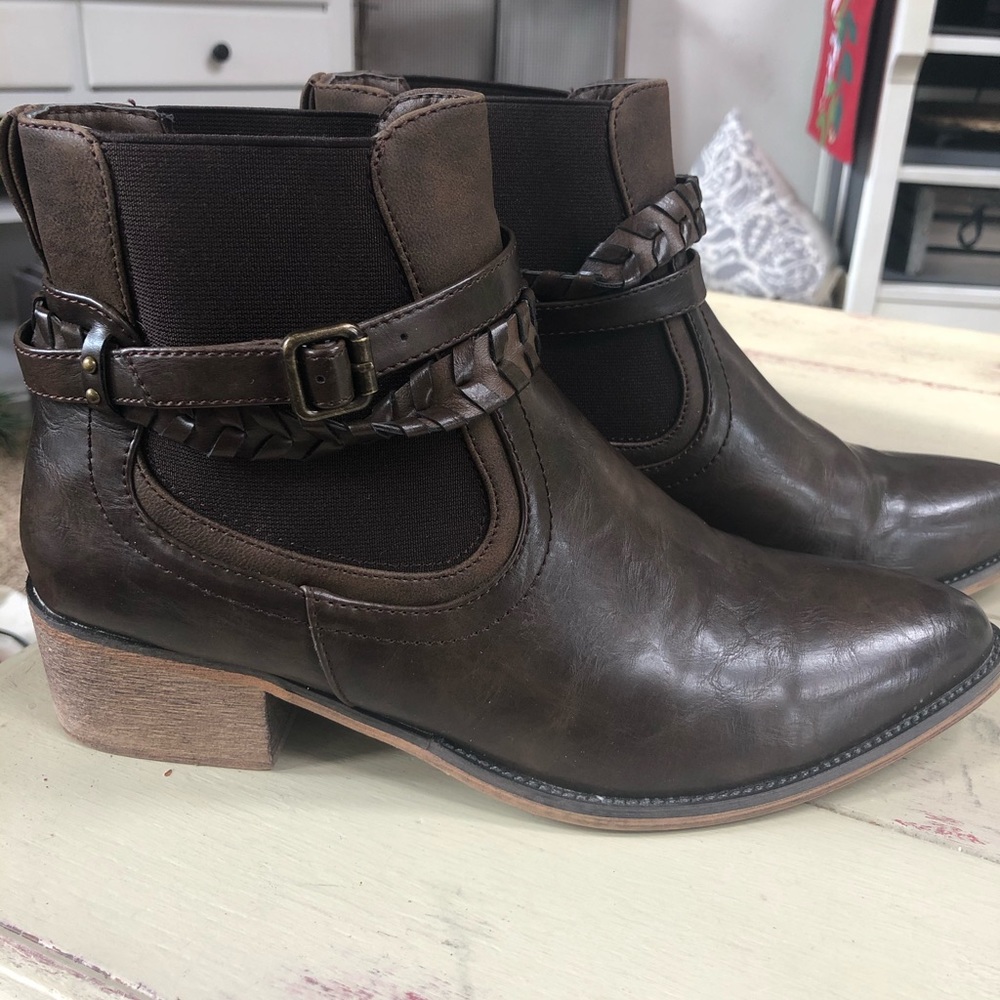 Women’s brown booties